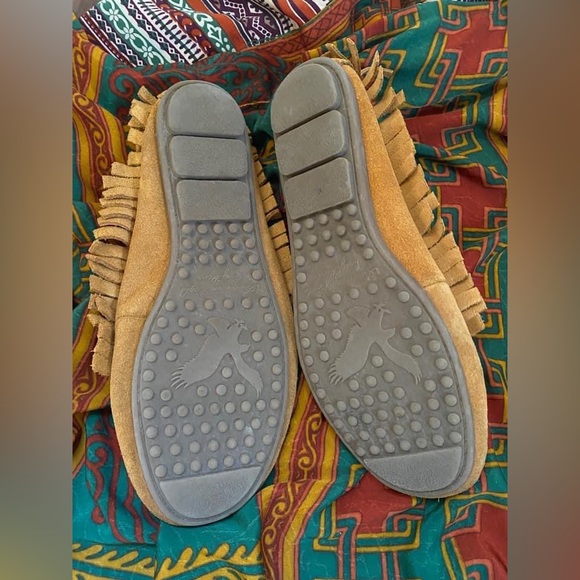 American Eagle Size 7 Moccasin Flats with Beaded Floral Design - Picture 2 of 4